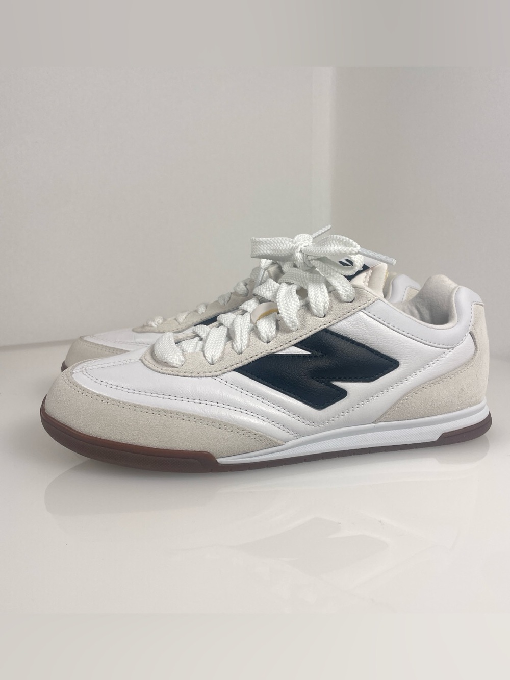 Women's New Balance RC42 Low Top Lace-Up White Leather Sneaker Sz 9.5 - Picture 3 of 6